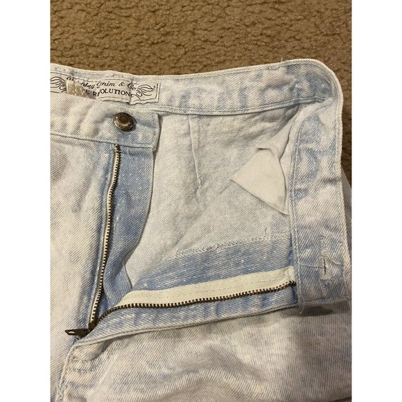 Vintage Unionbay Distressed Acid Wash Blue Denim Jean Shorts Size 31 8” Inseam - Picture 3 of 10